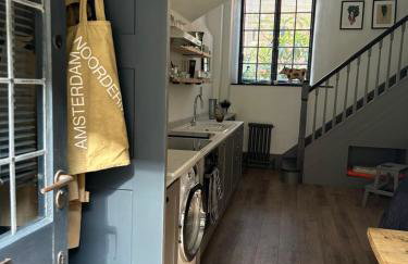 The Hat Works - Photo 4