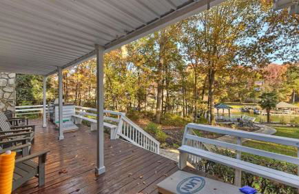 Lakefront Home Private Dock, Tiki Bar, Firepit Shore to Please by Avantstay - Foto 108