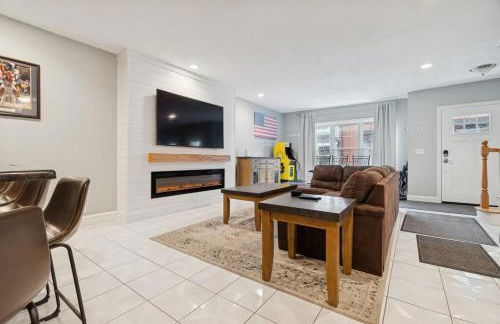 Heart of Southie - Hot Tub + Walk to Top Bars - Foto 2