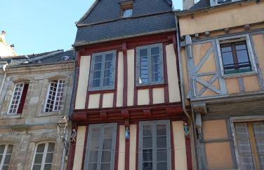 Escapade Romantique sous les toits de Kéréon - Centre Historique, rue piétonne - Foto 1