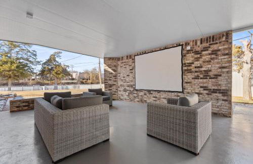 Spacious Lakefront View With Hot Tub and Pool NH - Foto 96