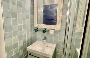 proche kedge et universitée appartement cosy avec parking ,cuisine équipée ,sdb et jardin - Foto 13