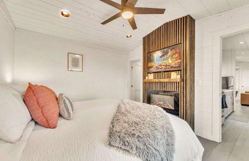 This is IT Cabin with a hot tub fire pit & indoor pool - Foto 12