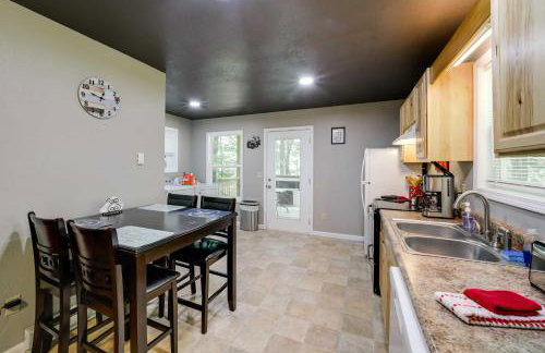 Private Hot Tub, Yard Pet-Friendly Whittier Cabin - Foto 9