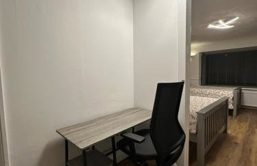 Ashsons Cosy Studio Apartment Free Parking For Car or Small Van Only - Photo 4