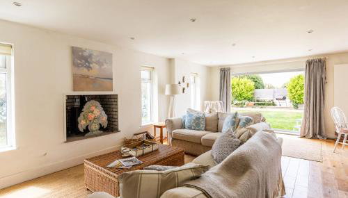 5 Bedroom Family Friendly Beach House - a skip to the water! - Foto 3