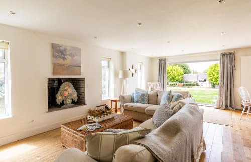 5 Bedroom Family Friendly Beach House - a skip to the water! - Foto 3