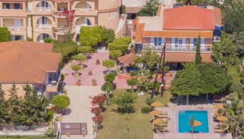 Filoxenia Luxury Studios & Apartments - Foto 3, Garden, sunbed