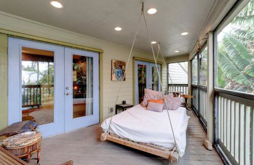 Beach Paradise Getaway - 200ft from Beach! - Foto 29