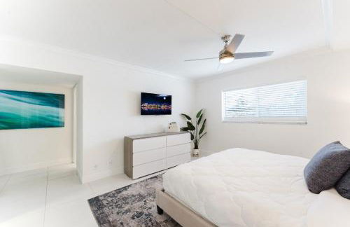 Serene Waterfront 2BR 2BA with Intracoastal Views, Pool, Balcony, Parking - Foto 24