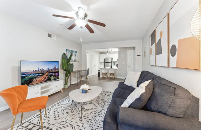 Spacious 2BR King Suite w Gym Pool Close to DT - Foto 14