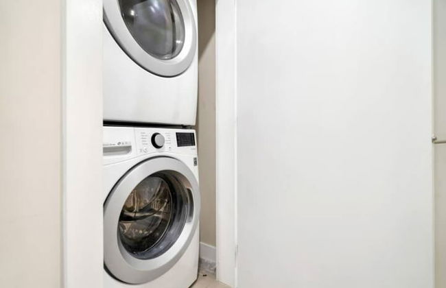 3BR Lakeside Dream Penthouse - Photo 27