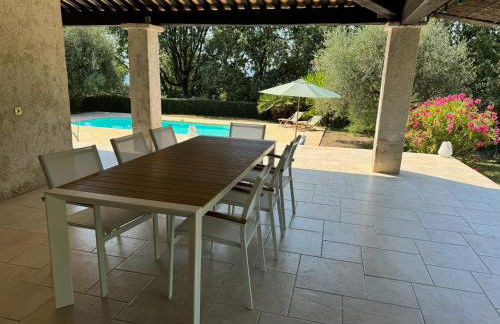 L'Oliveda - complètement climatisée, piscine, calme, proche commerce et lac, ski à 45min - Foto 12