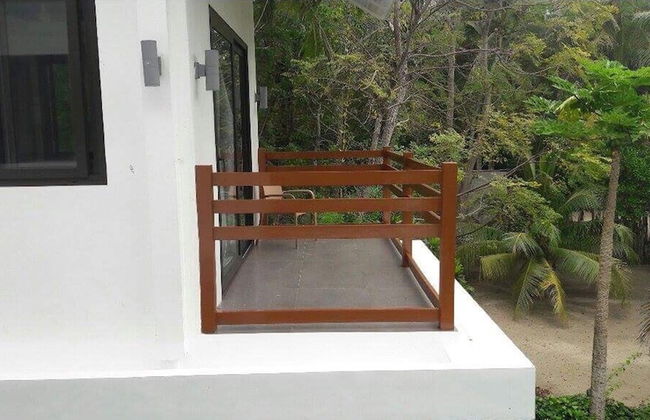 The Whitehouse by the Sea - Photo 24