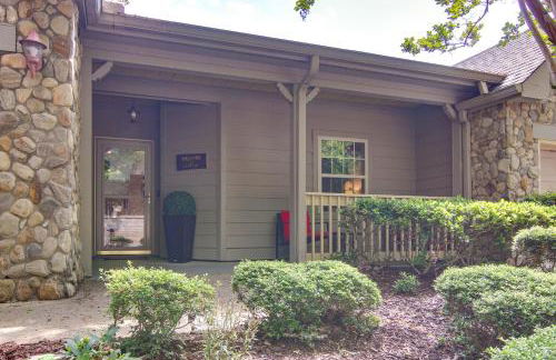 Indoor Pool and Golf Course Views Lake Lure Condo! - Foto 22