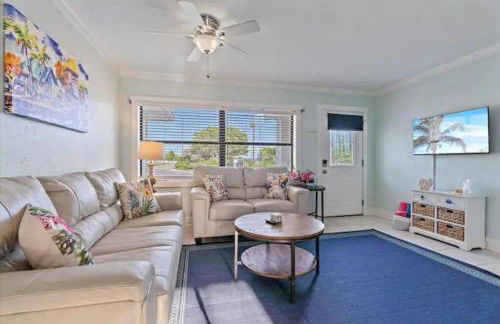 CANAL FRONT! Bring or rent a boat, near AMI/IMG. - Foto 8