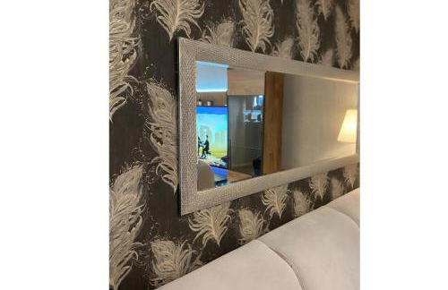 zentrale Design-Ferienwohnung mit Balkon und Stellplatz in Karlsruhe - APOLONIAliving - Foto 14