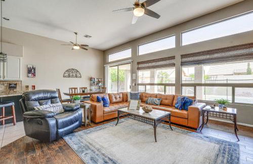 Relax Poolside in Mesa Family Home 12 Mi to Dtwn - Foto 1