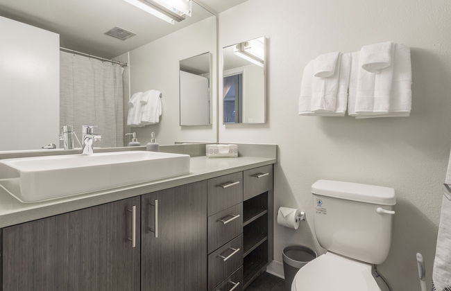 Domicile Suites at Cove - Photo 72