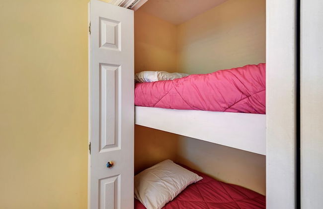 Oceanfront Condo with Spacious Balcony - Unit 0306 by RedAwning - Foto 5