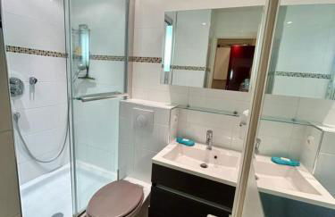 Pretty family nest in front of snow - Photo 5