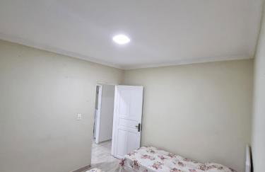 Super Confortável, WiFi Rápido, Garagem Coberta, 2 Banheiros, Suíte, 3 Quartos, Microondas, Cozinha Grande Completa, Mesa de Jantar Grande, Entrada Privativa, Perto do Shopping Pátio Matosinhos, 5 min do Centro Histórico - Foto 16