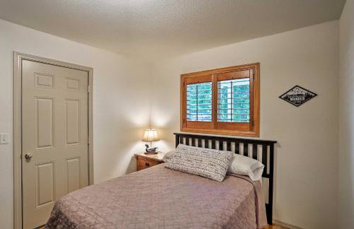 Cabin with Backyard Space - half Mi to Trinity Lake! - Foto 22