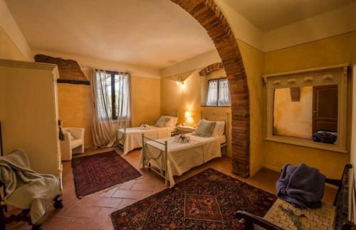 Elegant And Refined Villa With A Beautiful Blue Pool - Photo 17