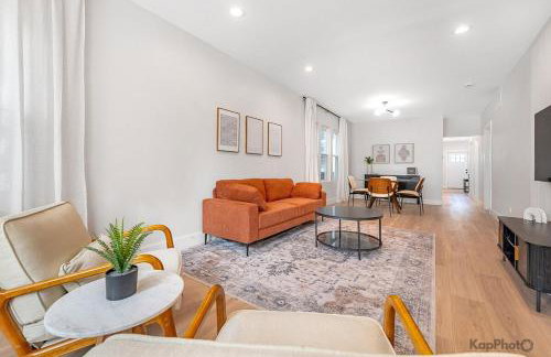 Modern 2BR Apartment with Free Parking in Avondale - Foto 1