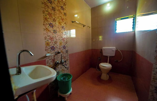 Savitri Bungalow - Photo 13