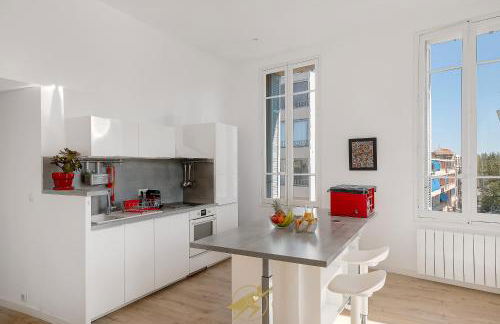 Grand T2 Hausmannien face à la Gare Hyères - THD Fibre - Park Proche - Clim - Foto 9