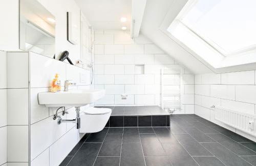 Tolstov Apartments - City Center Apartments with 5 Rooms - 10 Min Messe DUS - Foto 36