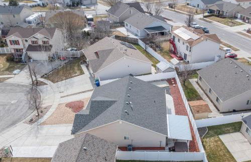 Fully Stocked Home with Hot Tub and Private Yard - Photo 65