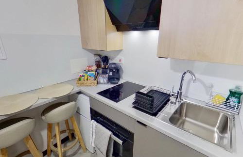 Stylish Modern Studio Near MediaCityUK & Manchester Centre - Free Parking - Sleeps 2 Enjoy - Foto 17