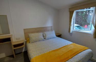 Woofles Luxury Caravan at Knaresborough Lido - Foto 12