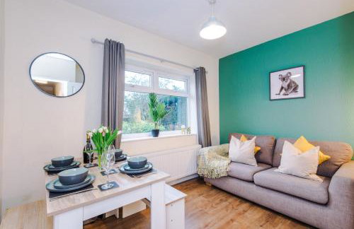 3BR Home Sleeps 6 Perfect for Short and Long Term Stays - Foto 74