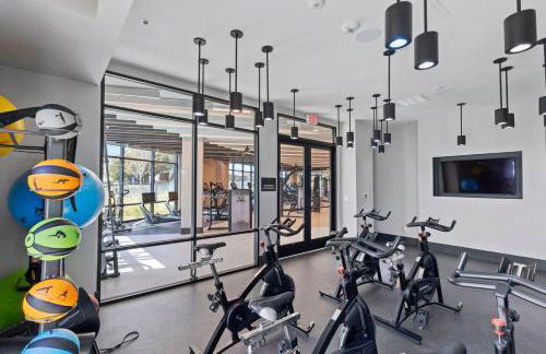 1BR Alongside Q2 and Domain With Pool, Gym and Free Parking - Foto 34