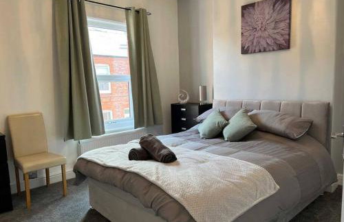 Spacious 2-Bedroom House In Stockton Heath With Free WiFi By Amazing Spaces Relocations Ltd - Foto 2