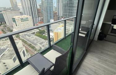 Miami Downtown Brickell Penthouse Studio With Breathtaking Views - Photo 18