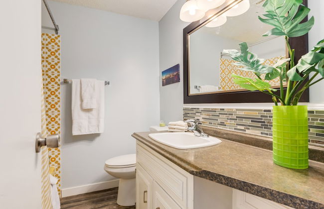 4 Bedroom Suite in Calgary - Photo 10