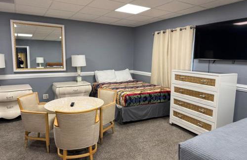 Stylish Remodeled 23 Large beds Near Elvis Presley - Foto 73