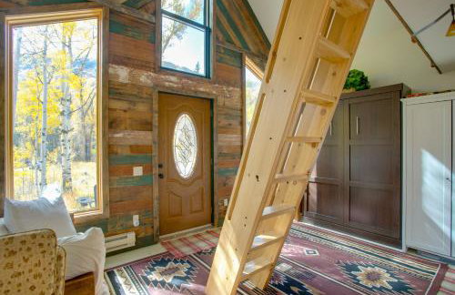 Colorful Cabin w/ Teepee, Fire Pits & Mtn Views! - Foto 9