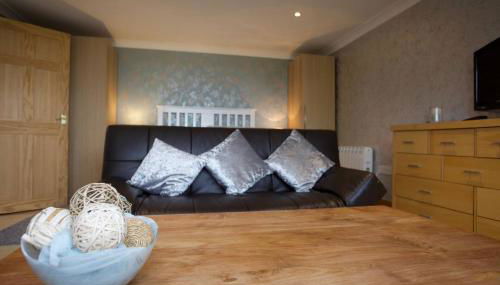 Highridge Apartment - Photo 5