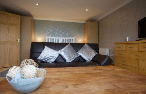 Highridge Apartment - Photo 5