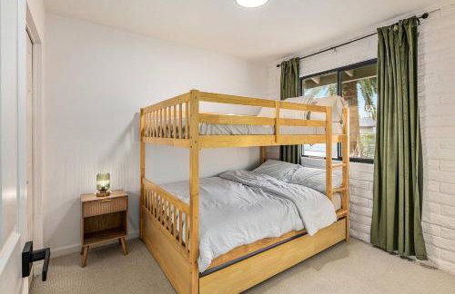 Disco Jungle with Fire Pit+Poolside TV+Yard Games - Photo 27