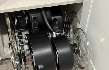 2BR Gem: Modern Comfort & Style - Foto 9