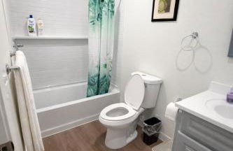 Brand new private Home with Yard free parking, near Ontario airport - Foto 24