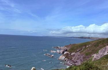Cliff top chalet with stunning ocean views - Photo 11
