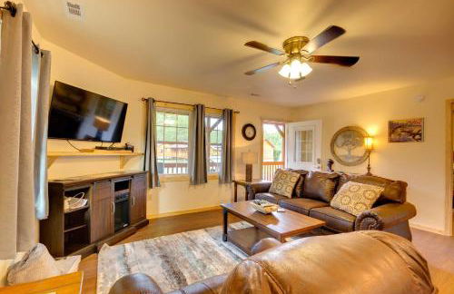 Smoky Mountain Cabin with Hot Tub and River Views! - Foto 5