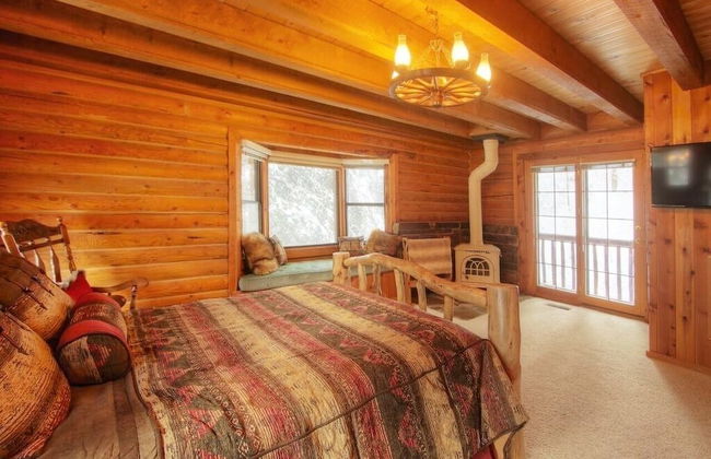 Log Cabin on the Stream - Photo 8